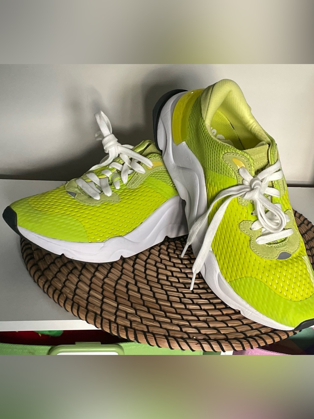 Sorel Kinetic Women's Acid Green Mesh Athletic Sneakers